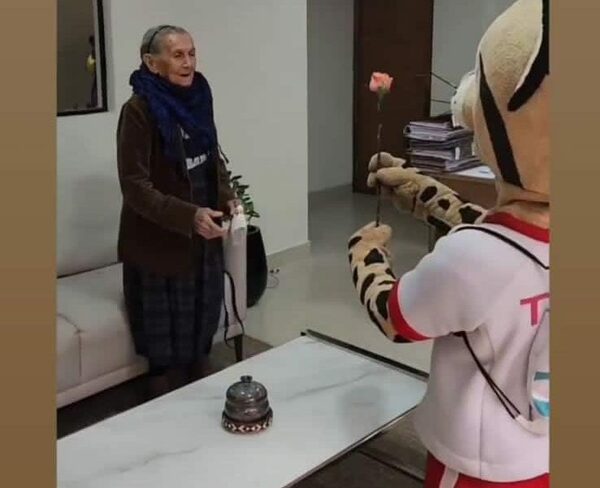 (VIDEO). Famosa abuela de TikTok cumplió su sueño de conocer a Tirika