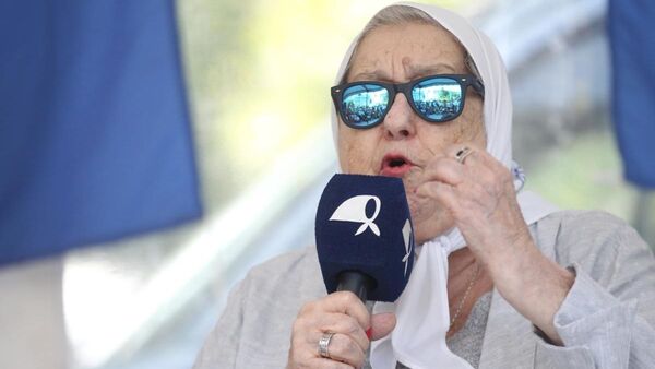 La presidenta de Madres de Plaza de Mayo está hospitalizada "en buen estado"