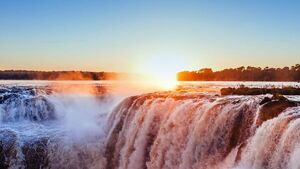 Suspenden circuito de la Garganta del Diablo por crecida del río Iguazú