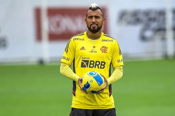 Arturo Vidal jugará hoy la final de la Copa Brasil pese a muerte de su padre - Fútbol Internacional - ABC Color