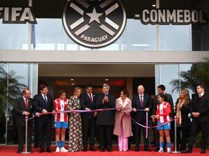 Paraguay inaugura centro pionero de alto rendimiento del fútbol femenino - Revista PLUS