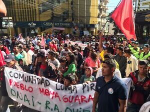Diario HOY | Día de la Raza: indígenas marchan en Asunción y hacen sus reclamos al Gobierno