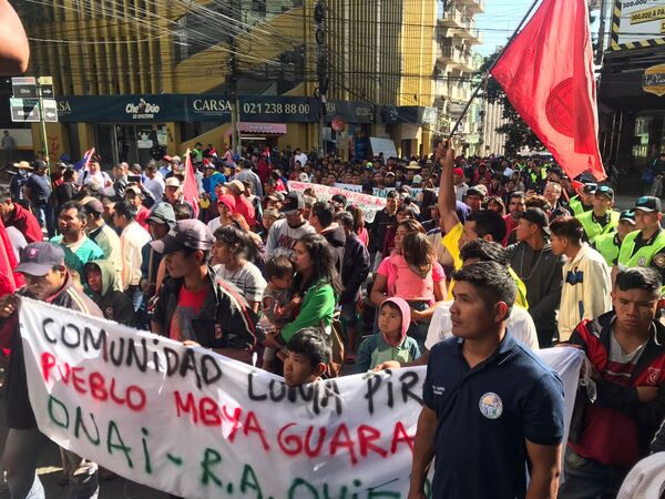 Diario HOY | Día de la Raza: indígenas marchan en Asunción y hacen sus reclamos al Gobierno