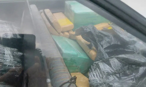 Hallan vehículo abandonado con panes de marihuana dentro en Amambay - OviedoPress