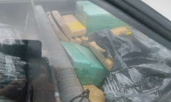 Hallan vehículo abandonado con panes de marihuana dentro en Amambay - OviedoPress