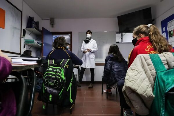 Estudiantes uruguayos toman sede del Ministerio de Educación para exigir más presupuesto - Mundo - ABC Color