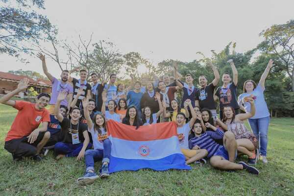 Jóvenes de diferentes sectores presentan 25 compromisos con la adolescencia y la juventud | 1000 Noticias