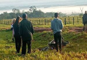 Crónica / Encuentran a un hombre muerto a lado de su moto