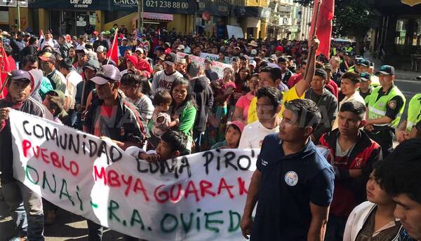 Indígenas marchan en Asunción exigiendo atenciones básicas al Gobierno