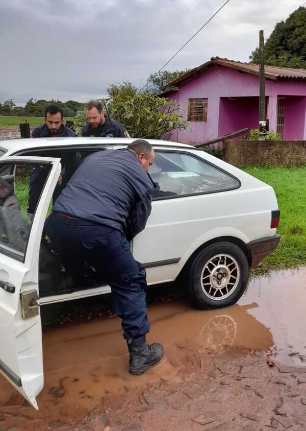 Vehículo “lleno” de marihuana fue abandonado en Zanja Pytã