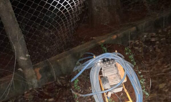 Guardia evita que rateros hurten objetos de un silo