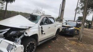 Patrulla brasileña y camioneta protagonizan accidente en frontera
