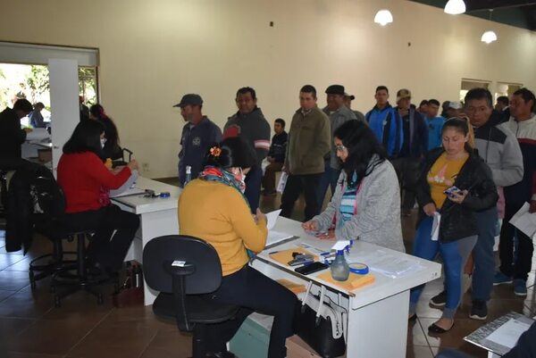 Pescadores reciben asistencia económica desde Yacyretá - Nacionales - ABC Color