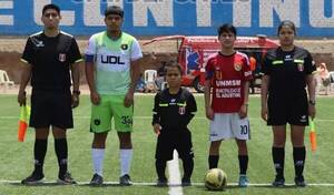 Crónica / Arbitro de talla baja fue la figura del partido