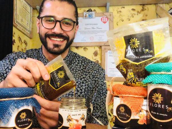 Interno del penal de Emboscada, cumple su sueño e impulsa su de emprendimiento de miel de abeja