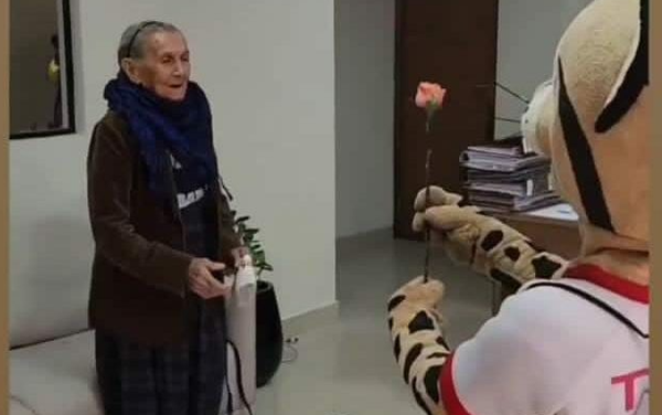 Ña Matea cumplió su sueño de conocer a Tirika - Te Cuento Paraguay