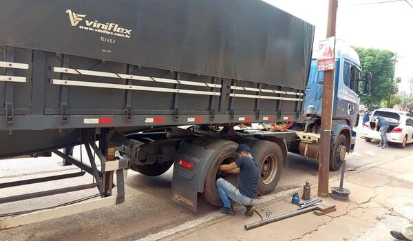Piden juzgamiento de camionero y su acompañante capturados con marihuana - ABC en el Este - ABC Color