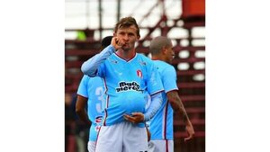El futbolista Walter Clar será nuevamente papá - Gente - ABC Color
