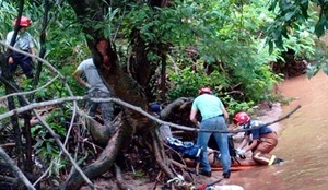 Mujer embarazada fue empujada a un arroyo tras discutir con su pareja | 1000 Noticias