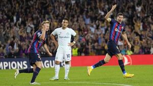 Lewandowski evita la eliminación del Barcelona