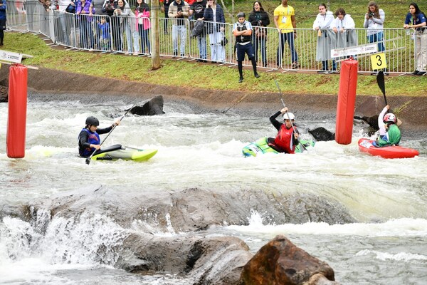 Brasil se quedó con el oro en la primera jornada de canotaje en Hernandarias - Noticde.com
