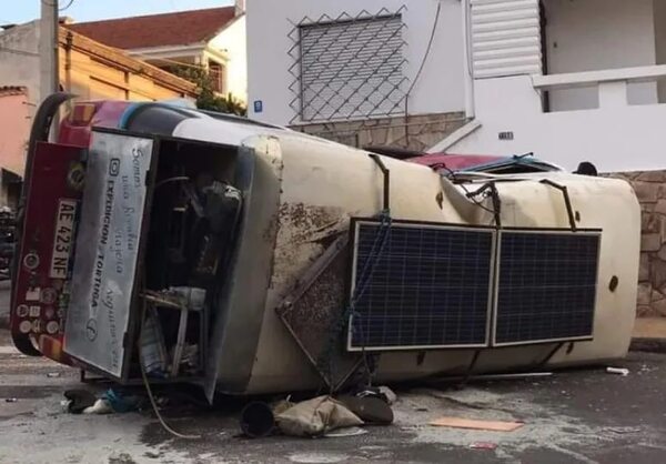 Viajeros chocados no recibirán indemnización porque Línea 26 estaba en mora con el seguro - Policiales - ABC Color