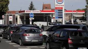 Aumenta la penuria de combustible por la huelga en las refinerías francesas | 1000 Noticias