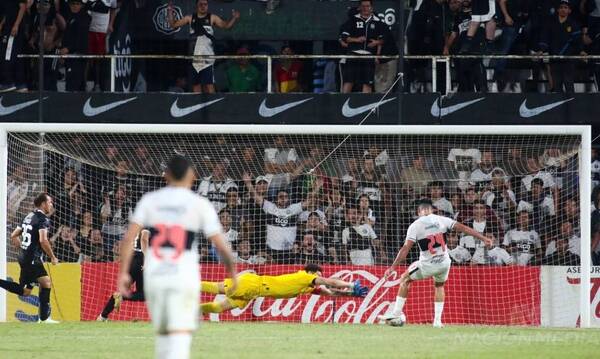 Crónica / [VIDEO] Olimpia despacha a Libertad y va por el superclásico