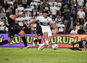 Olimpia hace de tripas corazón - Fútbol - ABC Color