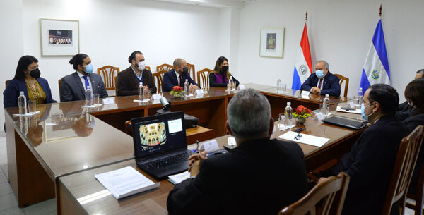 El Salvador expresa interés en estrechar vínculos con Paraguay - Revista PLUS