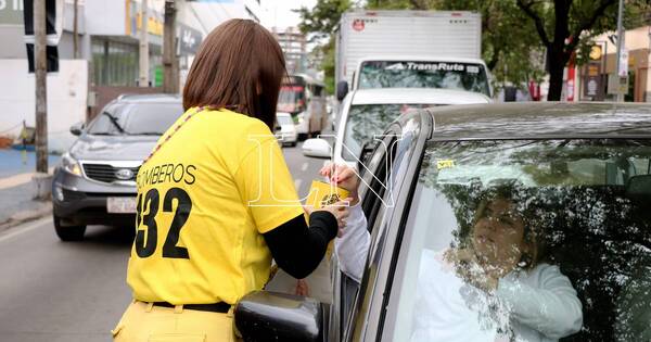 La Nación / Bomberos buscan llegar a la meta con la colecta para equipar vehículos