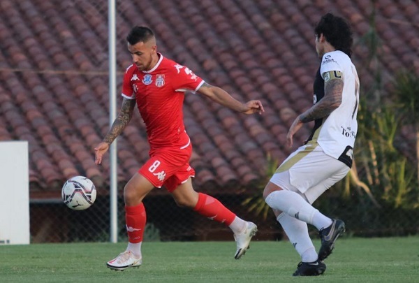 Tacuary cae goleado y cambia de técnico - Paraguaype.com