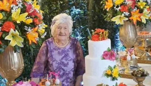 Abuelita cumple 100 años de vida y lo celebró a lo grande - Noticiero Paraguay
