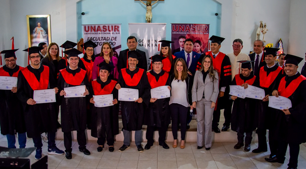 Nueve personas privadas de libertad culminan un Diplomado en Didáctica Superior Universitaria - Noticiero Paraguay