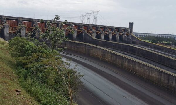ITAIPU no abrió las compuertas de su vertedero y atenúa posible inundación por precipitaciones