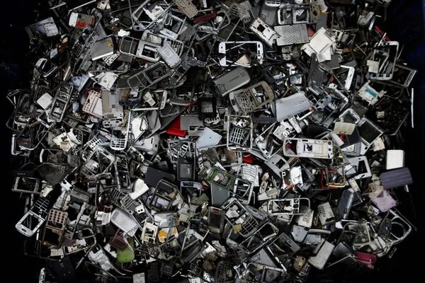 Chatarra tecnológica 2022: 5.300 millones de teléfonos móviles se convertirán en basura - Mundo - ABC Color