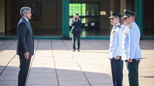 Nuevo comandante asume el mando de las Fuerzas Militares