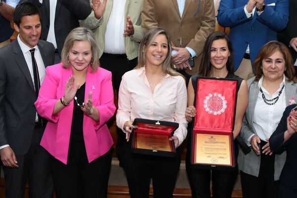 Senado rinde homenaje a creadoras de la gran apertura de Juegos Odesur Asunción 2022 | 1000 Noticias
