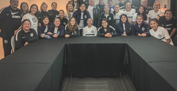 Un multicampeón de América y gloria de Olimpia visitó al equipo femenino