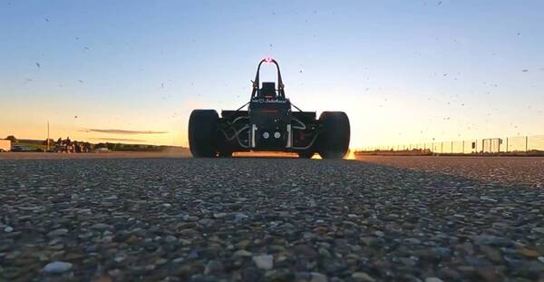 Crónica / Inventan un súper auto eléctrico con más aceleración que un F1