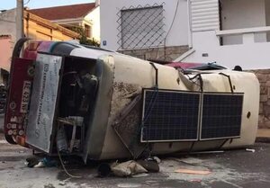 Línea 26 chocó, dejó a extranjeros sin casa rodante y sólo se expone a multas - Nacionales - ABC Color
