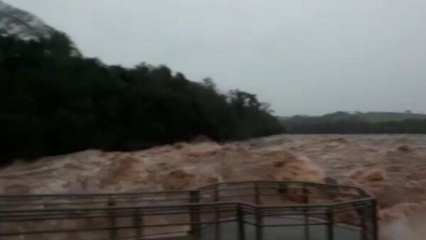 Impactantes imágenes de las Cataratas del Yguazú por crecida 