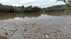 Unas 100 familias afectadas por inundación en barrio San Rafael de CDE - ABC en el Este - ABC Color