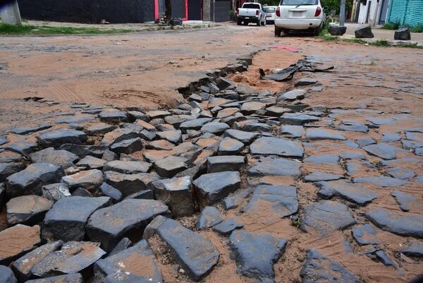 Asunción: vecinos de San Antonio denuncian destrozo de calles por trabajos de la Essap - Nacionales - ABC Color