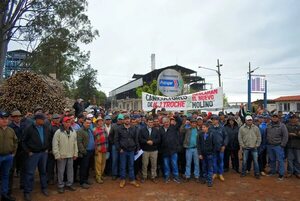 Cañicultores de Mauricio José Troche cierran la Ruta PY 02: Reclaman la falta de avances en la construcción del nuevo tren de moliendas - Periodísticamente - ABC Color