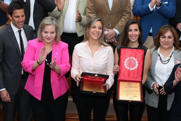 Senado rinde homenaje a creadoras de la gran apertura de Juegos Odesur Asunción 2022