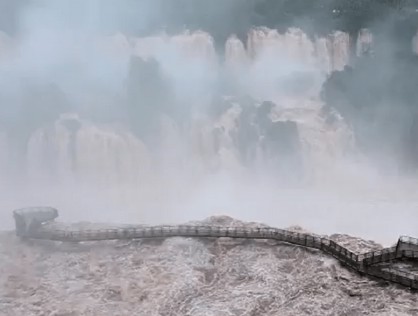 Cataratas del Iguazú: Cierran pasarela que conduce a la "Garganta del diablo" · Radio Monumental 1080 AM