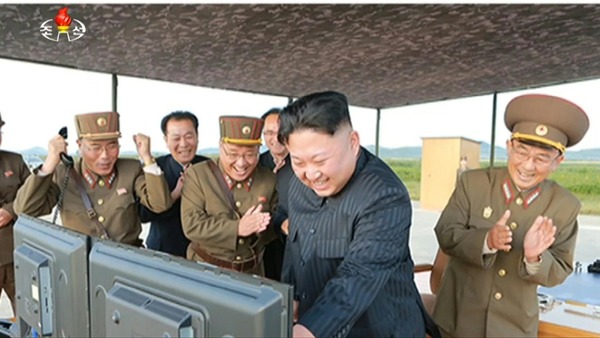 Pyongyang lanzó otro misil balístico y aviones de combate volaron cerca de la frontera con el Sur