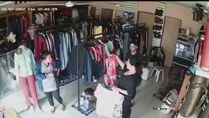 Descuidistas se alzan con prendas de vestir de una tienda de Carayaó