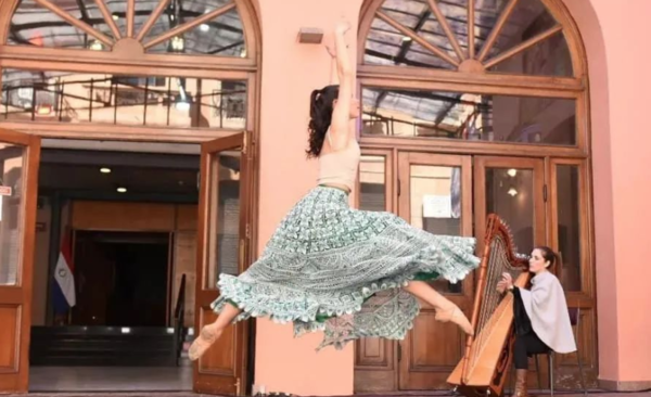 Diario HOY | Música de arpa, canto y danza del ISBA en el frontis del Ignacio A. Pane